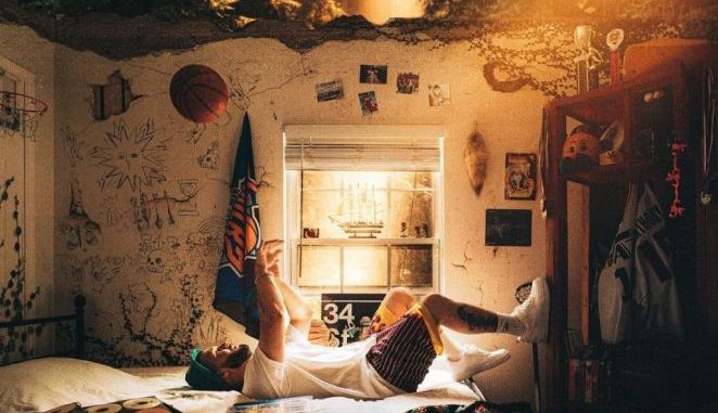Andy-Mineo-Falling-1.jpg
