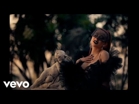 Christina-Aguilera-Somos-Nada-1.jpg