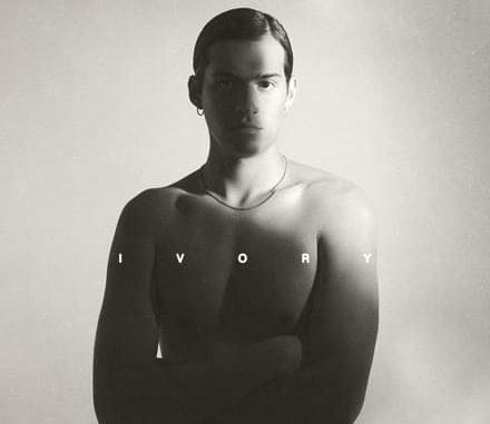 Omar-Apollo-Invincible-1.jpg