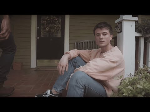 Alec-Benjamin-Let-Me-Down-Slowly-1.jpg