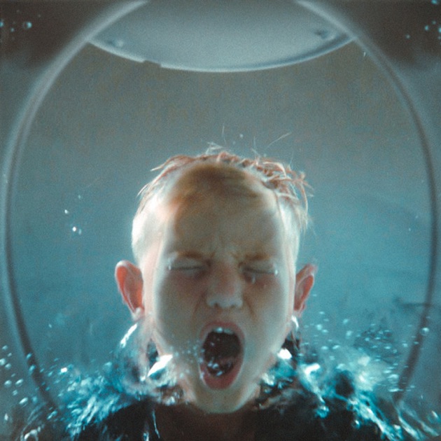 Alex-Warren-Screaming-Underwater-1.jpg